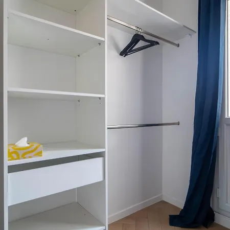 Apartment Fourside Deluxe In Le Bourget