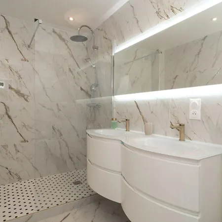 Fourside Deluxe In Apartment Le Bourget