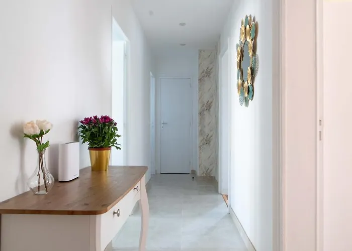 Apartment Fourside Deluxe In Le Bourget